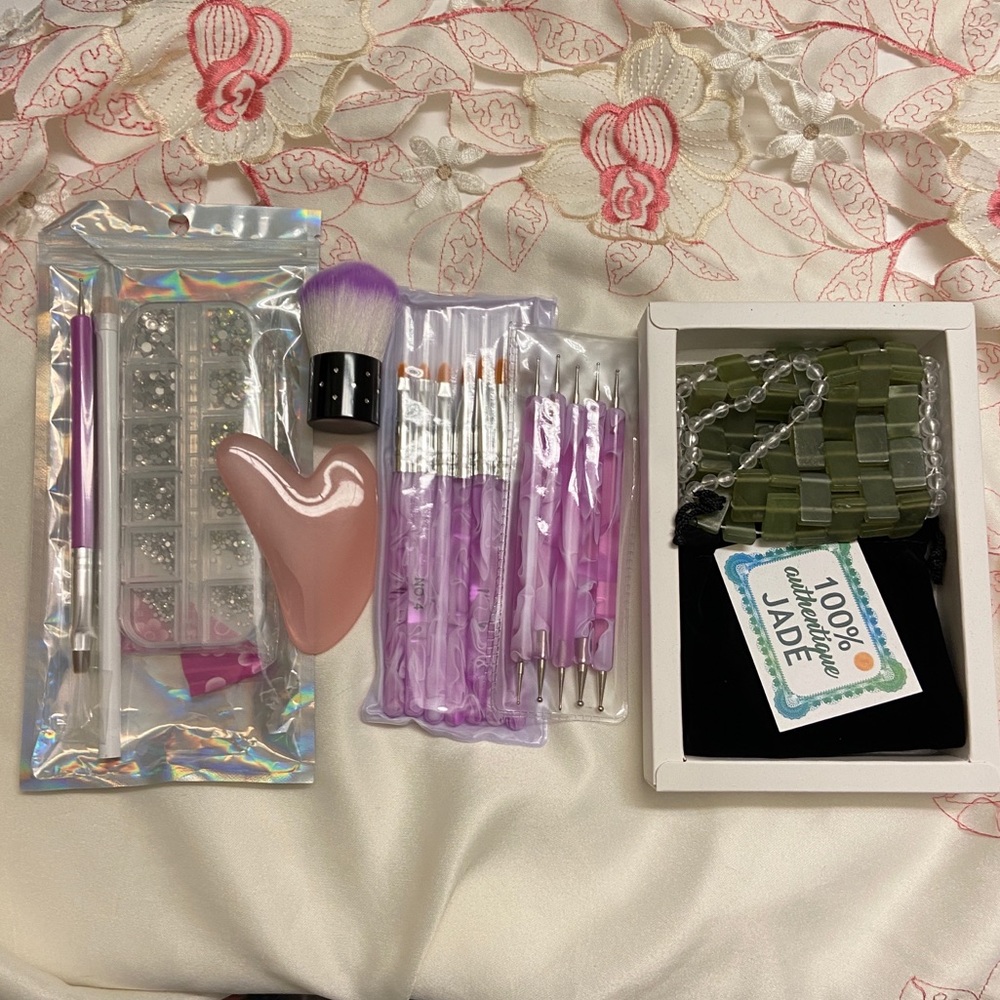 New Salon Spa Bundle: Nails Kit, Roller, Eyemask